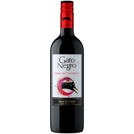 A bottle of Gato Negro Cabernet Sauvignon with the iconic black cat label, a bold 75cl Chilean red wine from the Central Valley, ideal for red meat pairings, available in Amman.